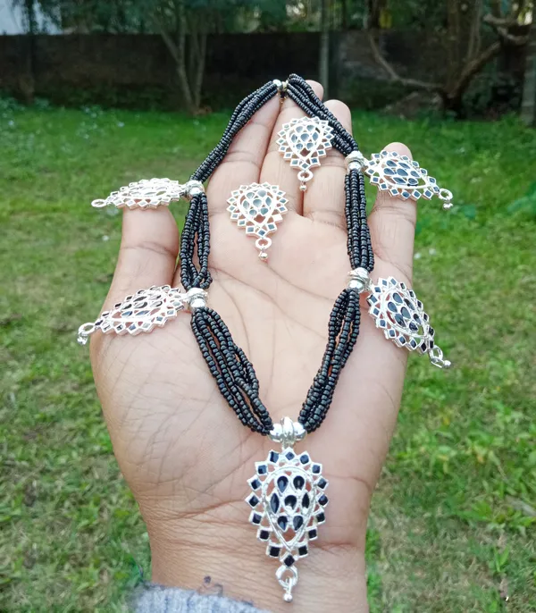 Assamese_Traditional_Silver_Plated_Black_Colour_Golpata_Tassel_Set_For_Women